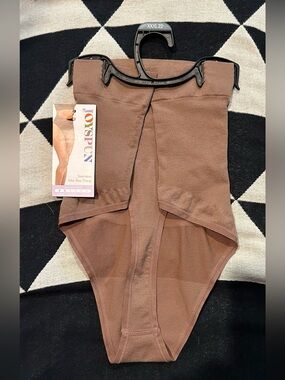 Joyspun women’s seamless mid-rise thong shapewear NWT